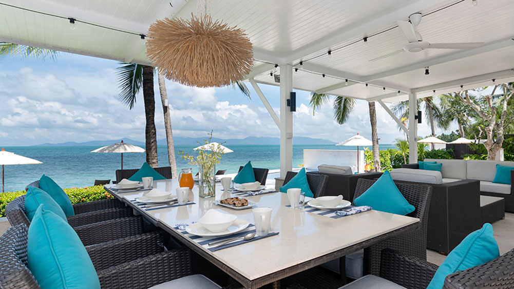 Villa Chi - Outdoor dining and living areas